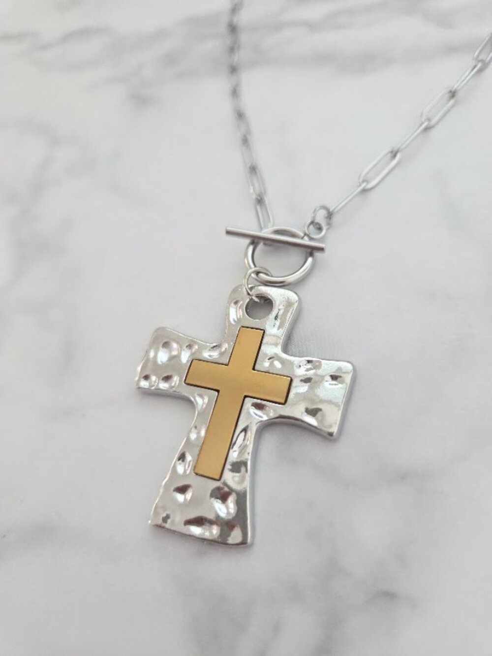 Two Tone Hammered Silver Gold Cross Pendant Paperclip Chain Toggle Necklace - Picture 6 of 15